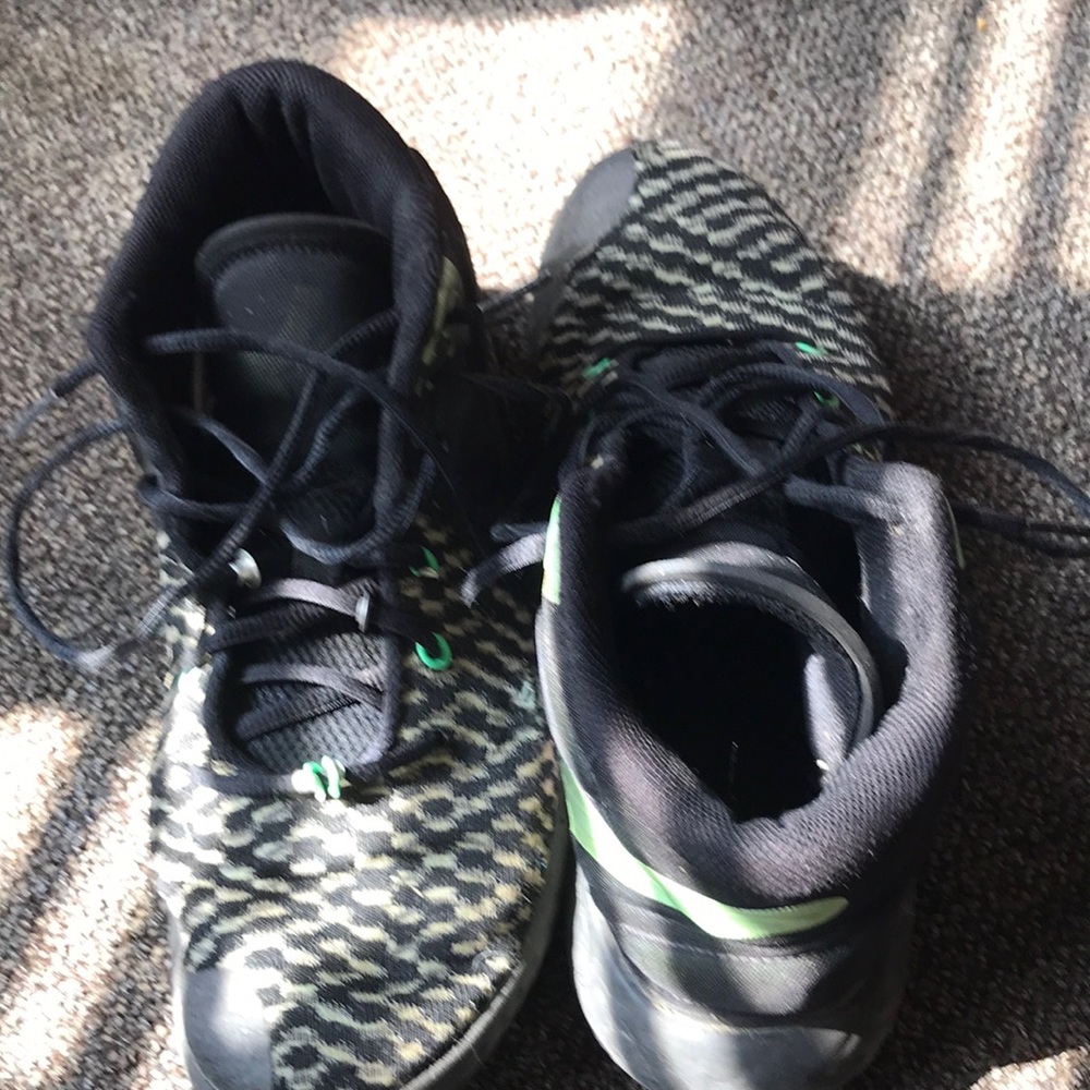 Green and black Kevin Durant’s basketball shoes